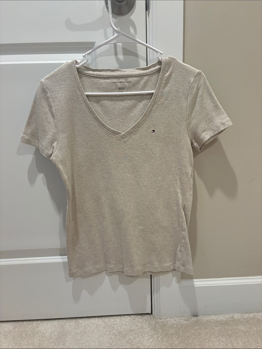 Tommy Hilfiger Women’s Beige V-Neck Short Sleeve Tee